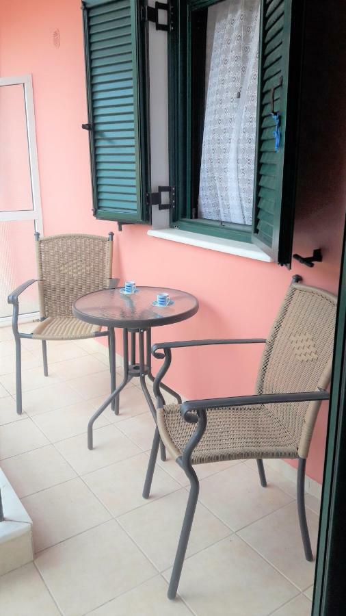 Giannos Apartments Agia Efimia Luaran gambar